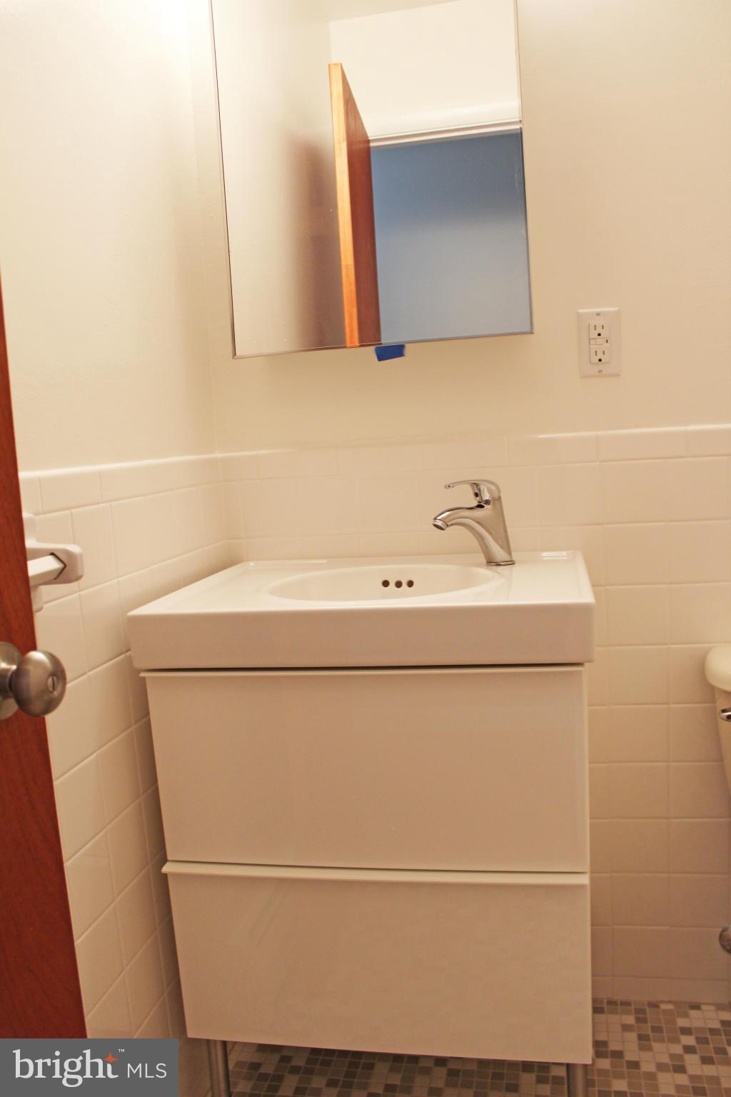 13827 Gilbert Road Woodbridge, VA 22193 - Photo 16 of 30 Bath