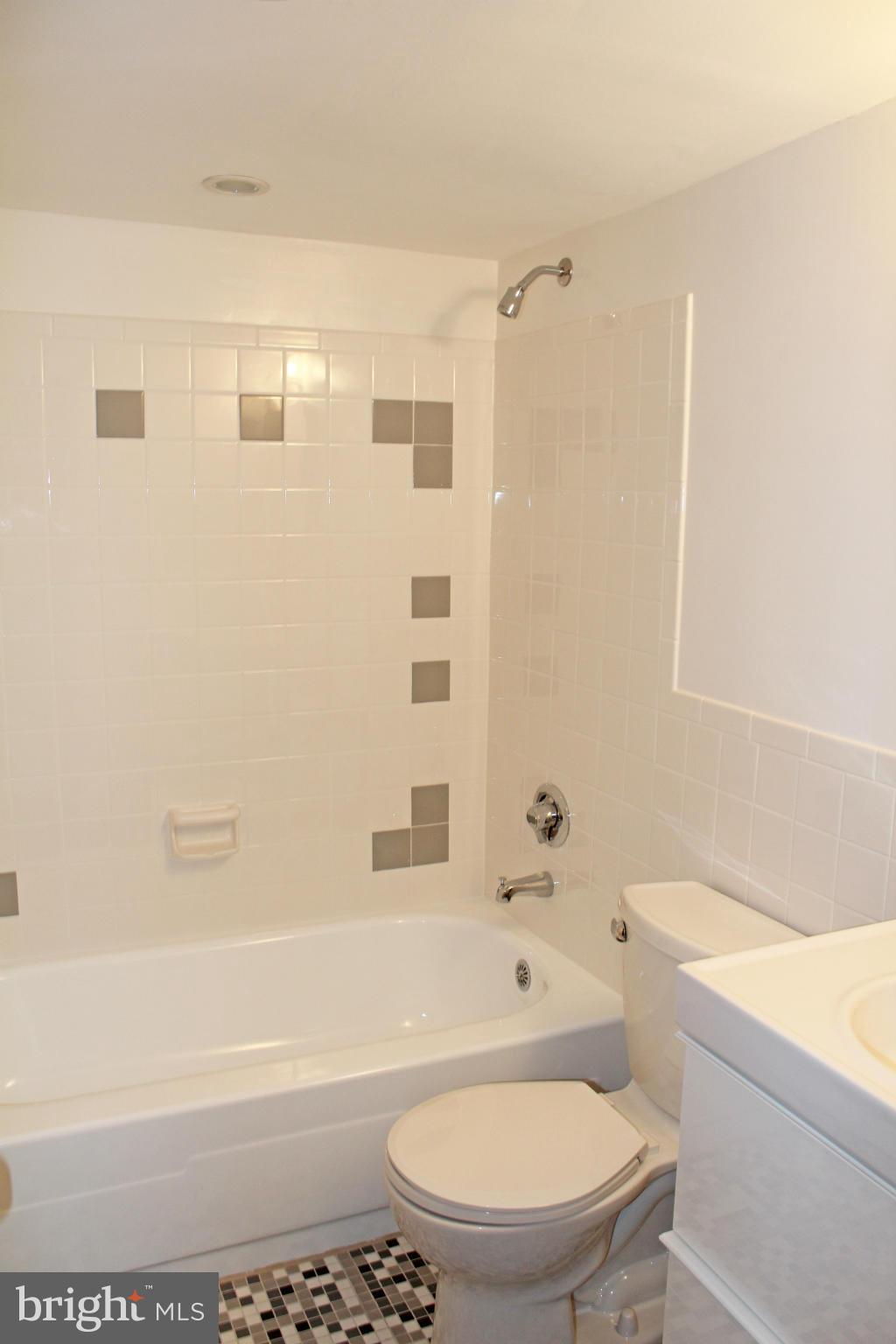 13827 Gilbert Road Woodbridge, VA 22193 - Photo 18 of 30 Bath