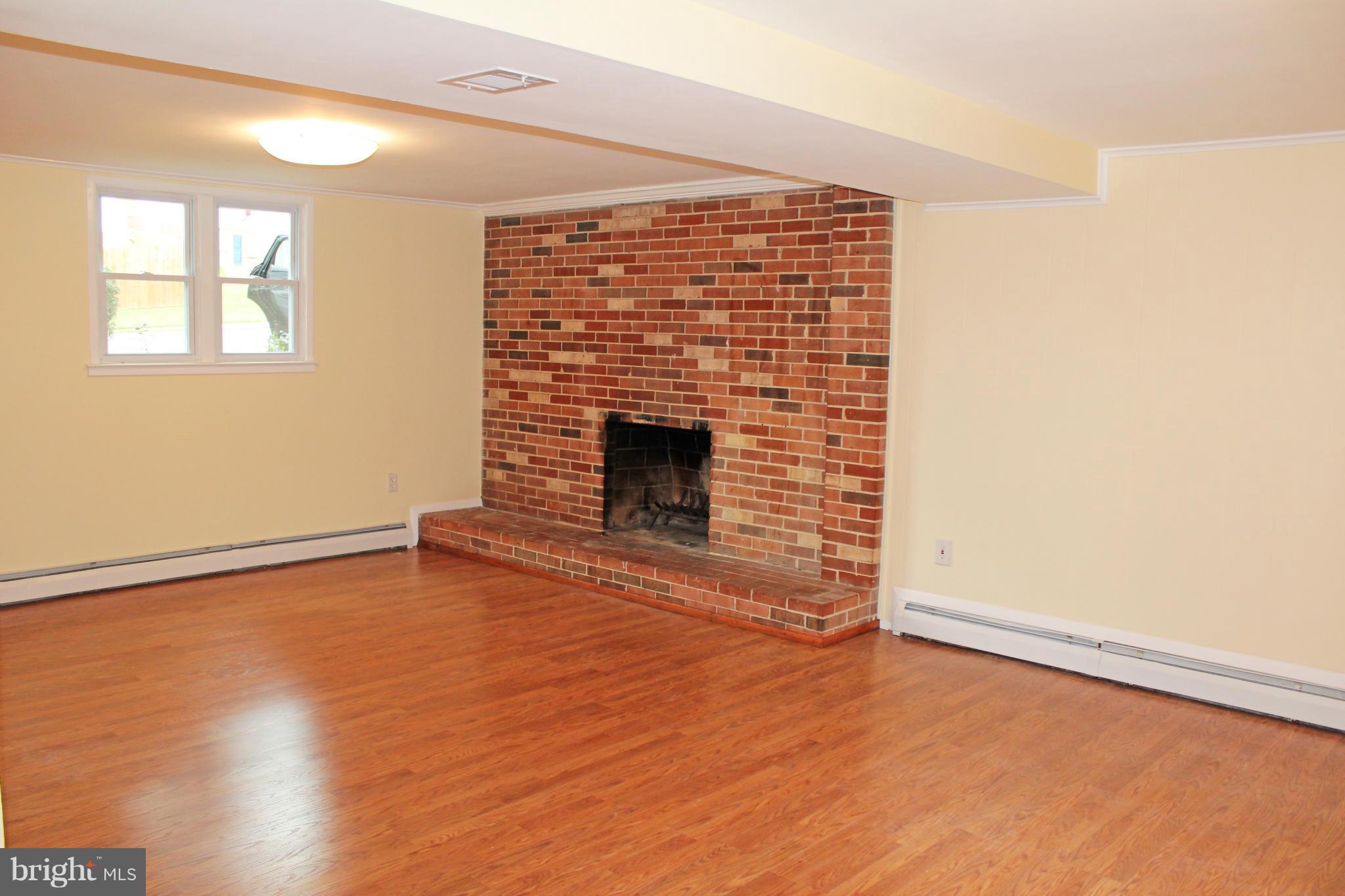 13827 Gilbert Road Woodbridge, VA 22193 - Photo 20 of 30 Family Room