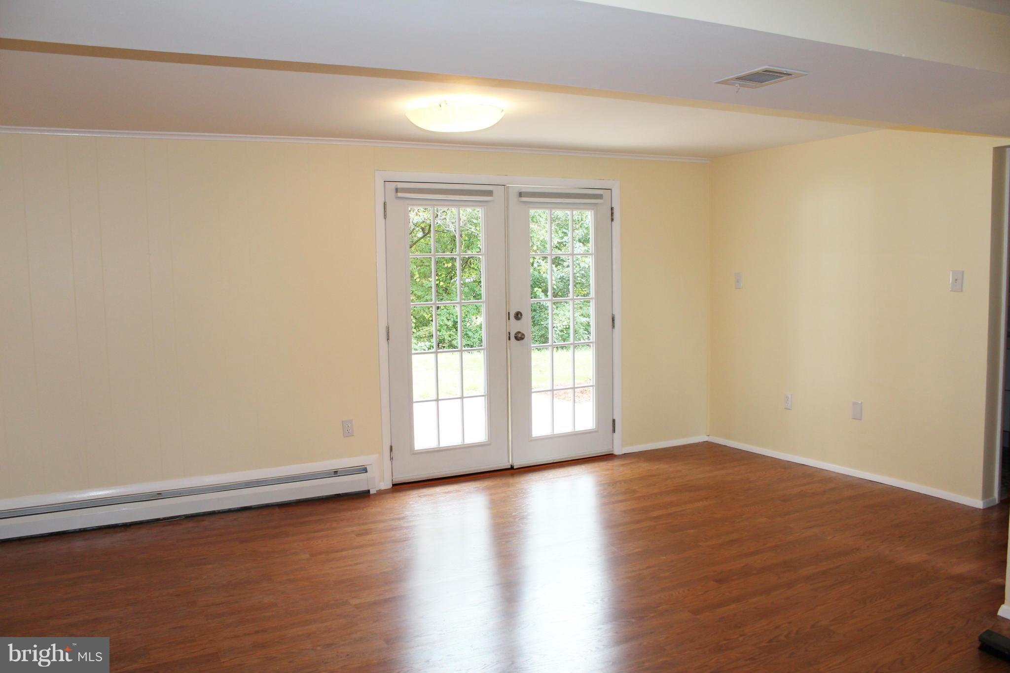 13827 Gilbert Road Woodbridge, VA 22193 - Photo 21 of 30 Family Room