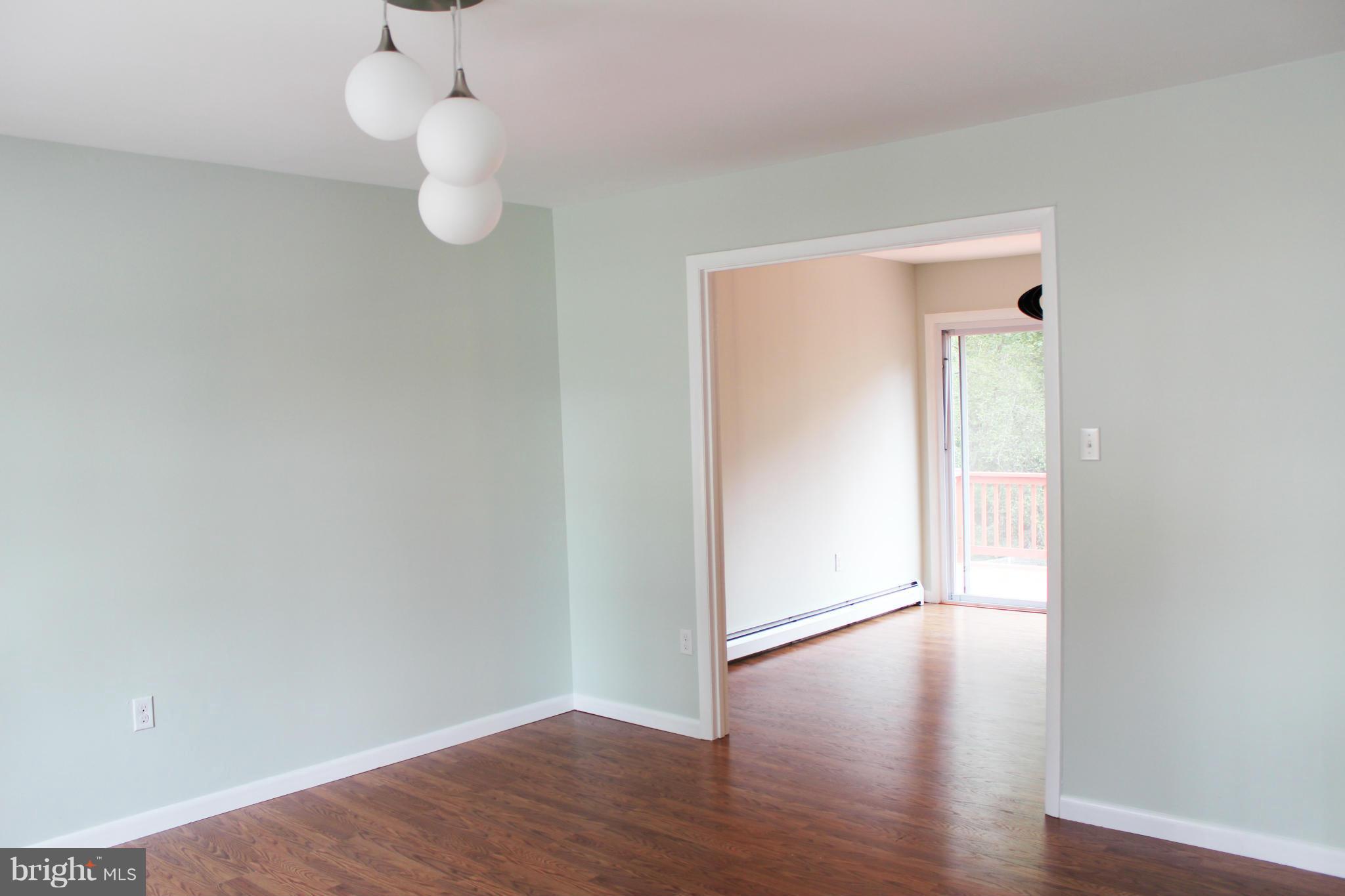 13827 Gilbert Road Woodbridge, VA 22193 - Photo 4 of 30 Living Room