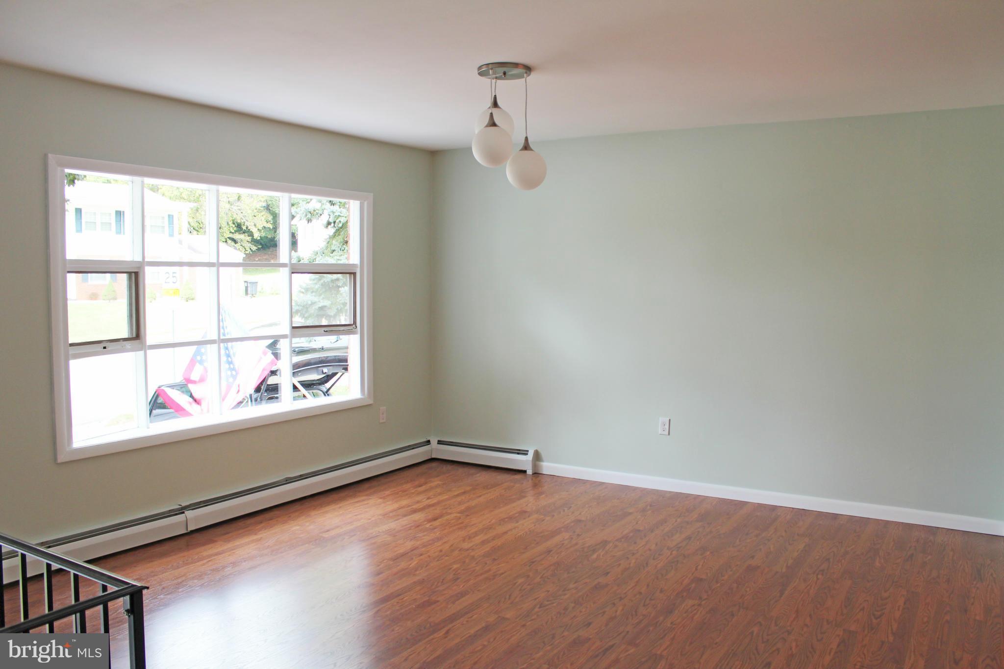 13827 Gilbert Road Woodbridge, VA 22193 - Photo 6 of 30 Living Room