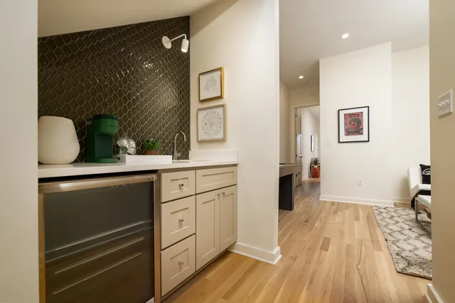 $3,700 | 2244 Young Avenue, Memphis, TN 38104