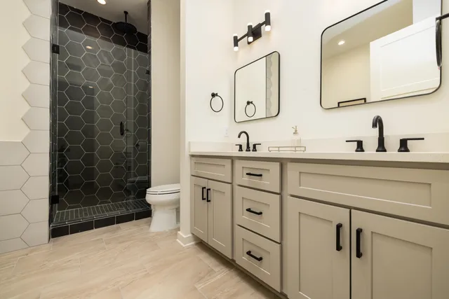 $3,700 | 2244 Young Avenue, Memphis, TN 38104