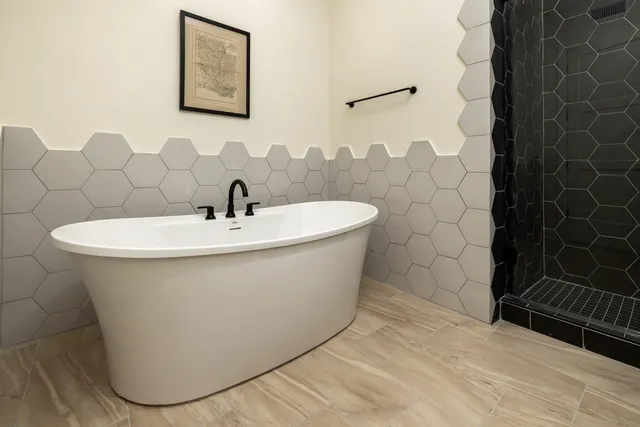 $3,700 | 2244 Young Avenue, Memphis, TN 38104