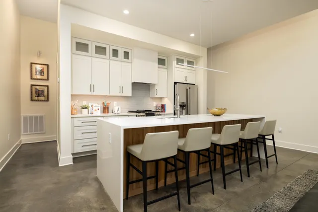 $3,700 | 2244 Young Avenue, Memphis, TN 38104