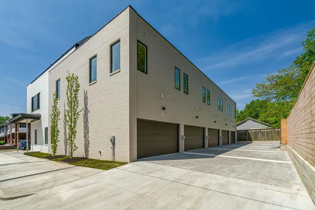 $3,700 | 2244 Young Avenue, Memphis, TN 38104