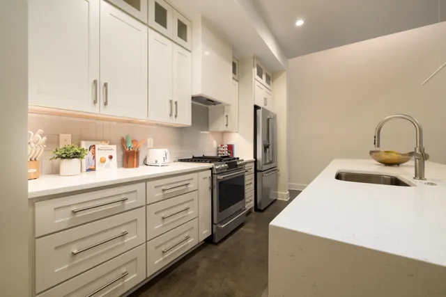 $3,700 | 2244 Young Avenue, Memphis, TN 38104