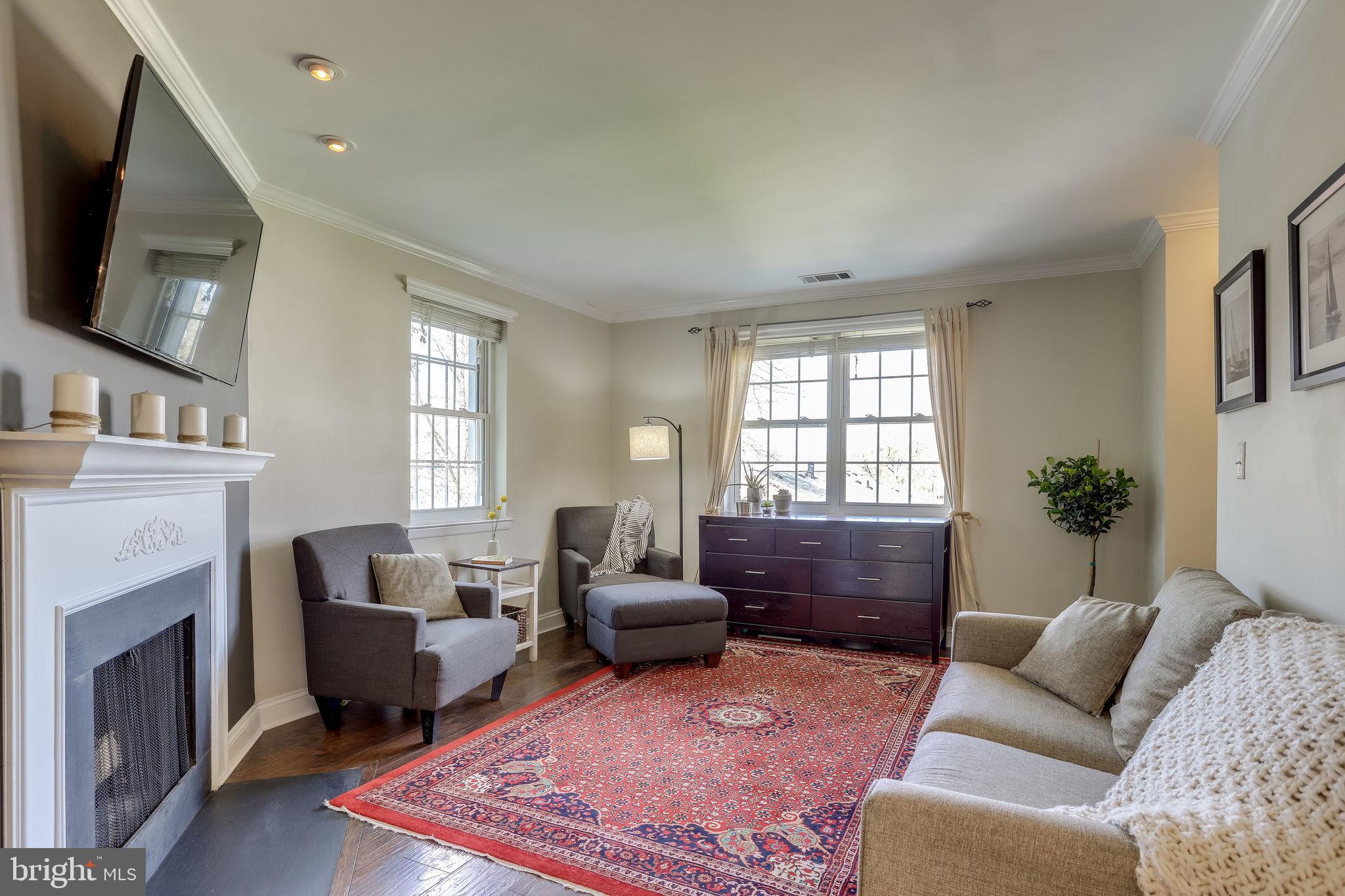 4648 28th Road South, Unit C Arlington, VA 22206 - Photo 7 of 44 Extra windows - light & bright!