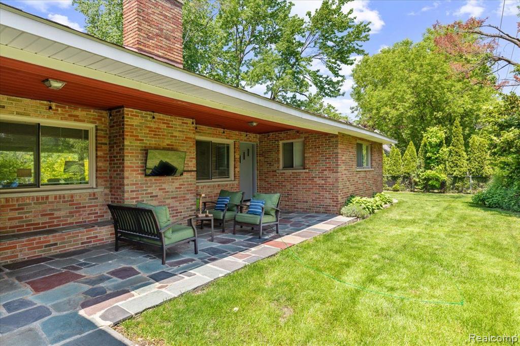 1933 John R Road Rochester Hills, MI 48307 - Photo 4 of 60