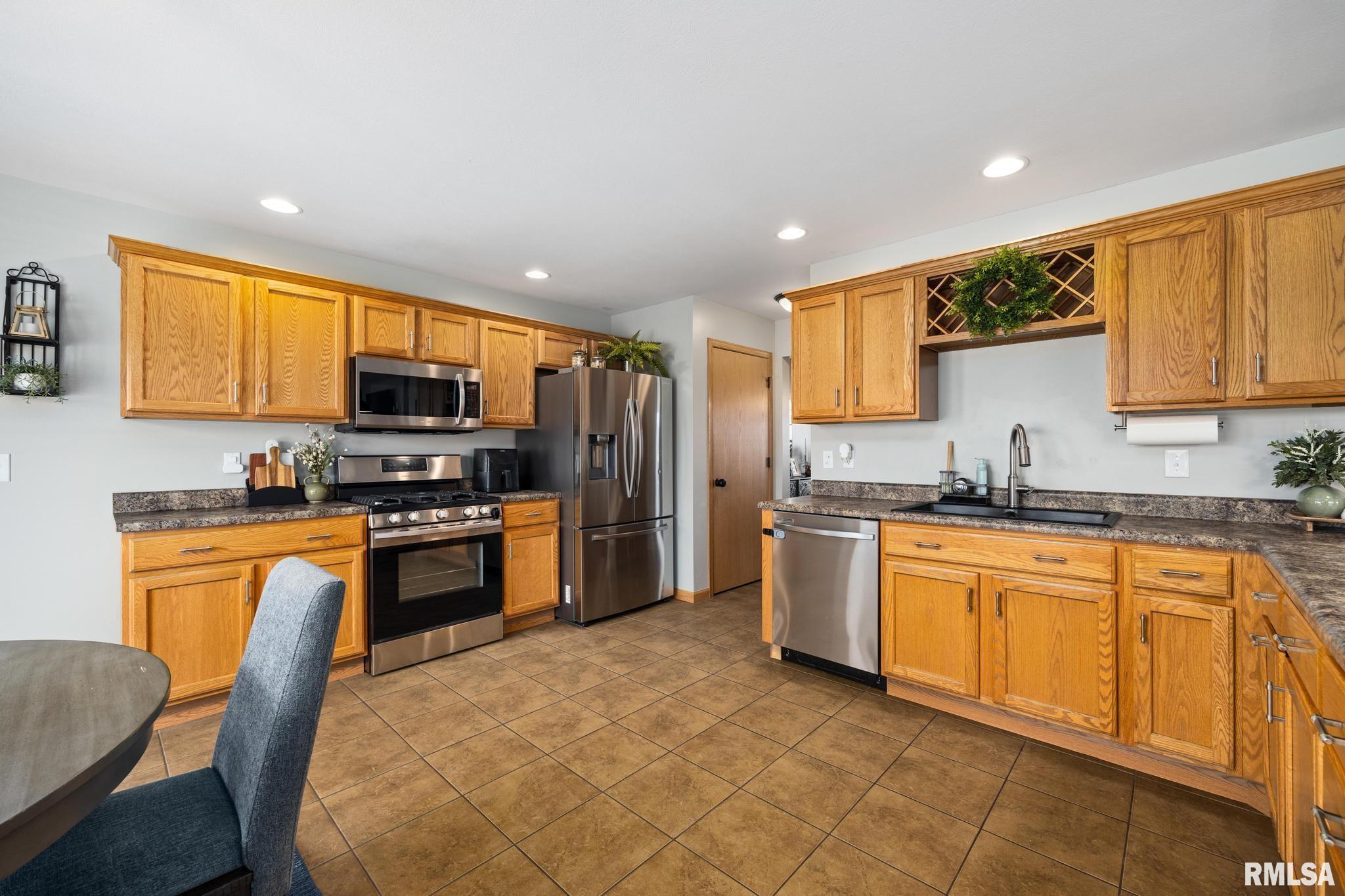 200 Pinehurst Lane Washington, IL 61571 - Photo 15 of 42