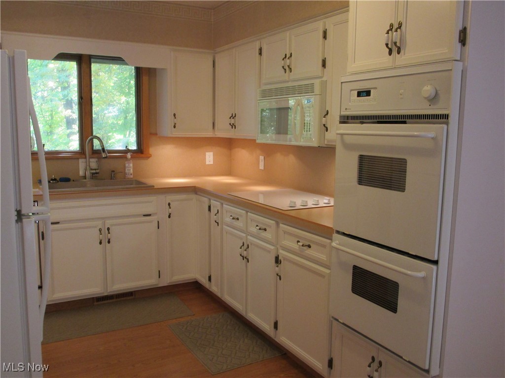 3272 East Smith Road Medina, OH 44256 - Photo 9 of 34 .....double ovens.....