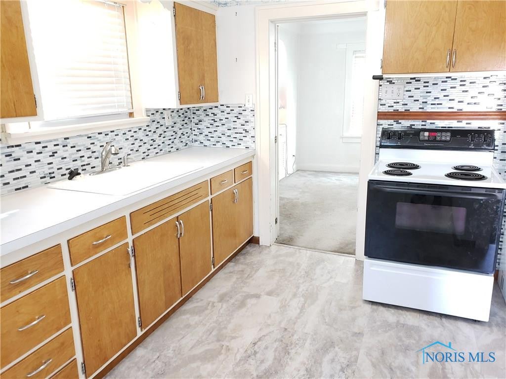 924 Waybridge Road Toledo, OH 43612 - Photo 1 of 10 Gallery Image 1