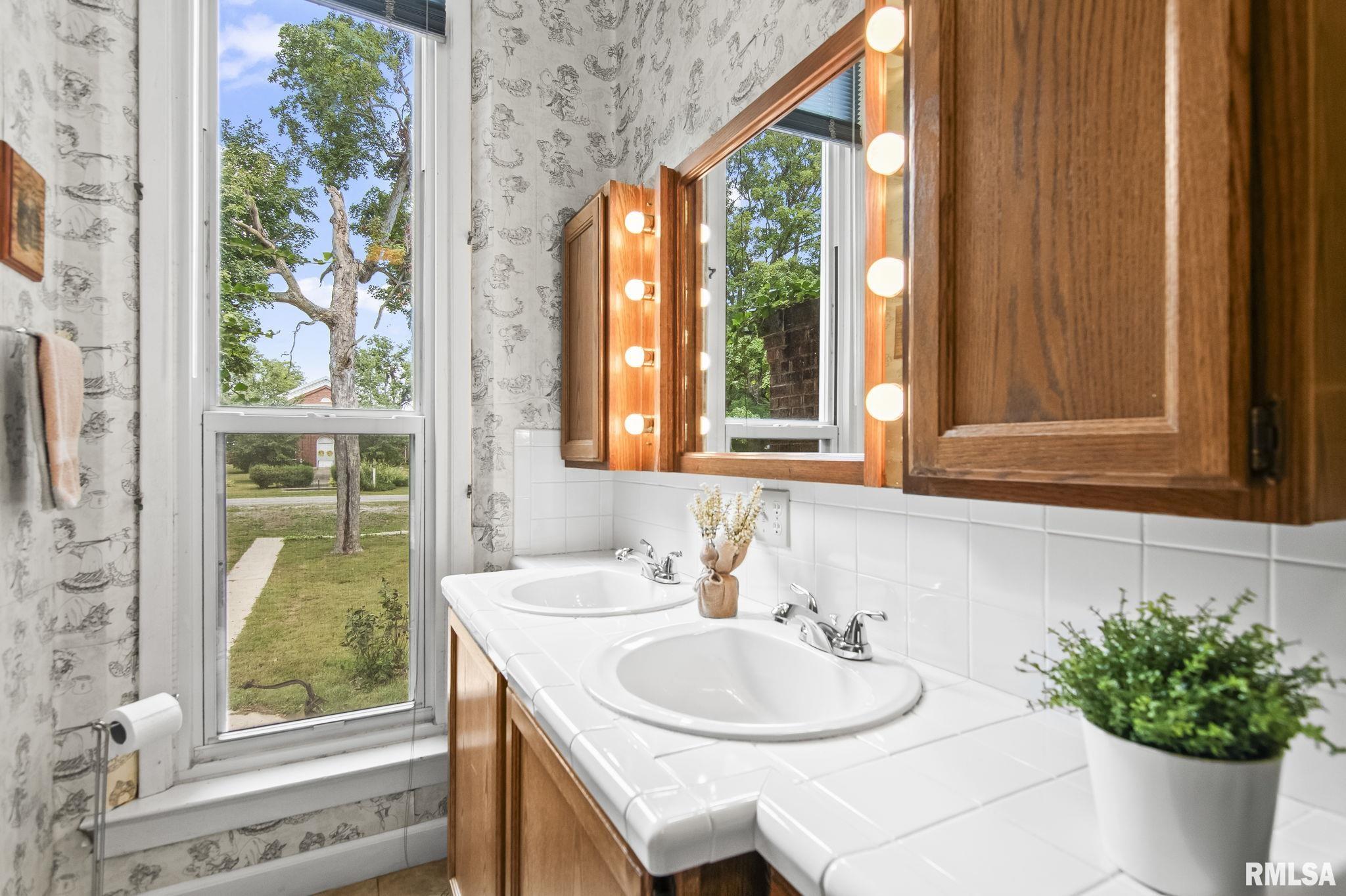 24539 Indian Point Avenue Athens, IL 62613 - Photo 31 of 62 Gallery Image 31