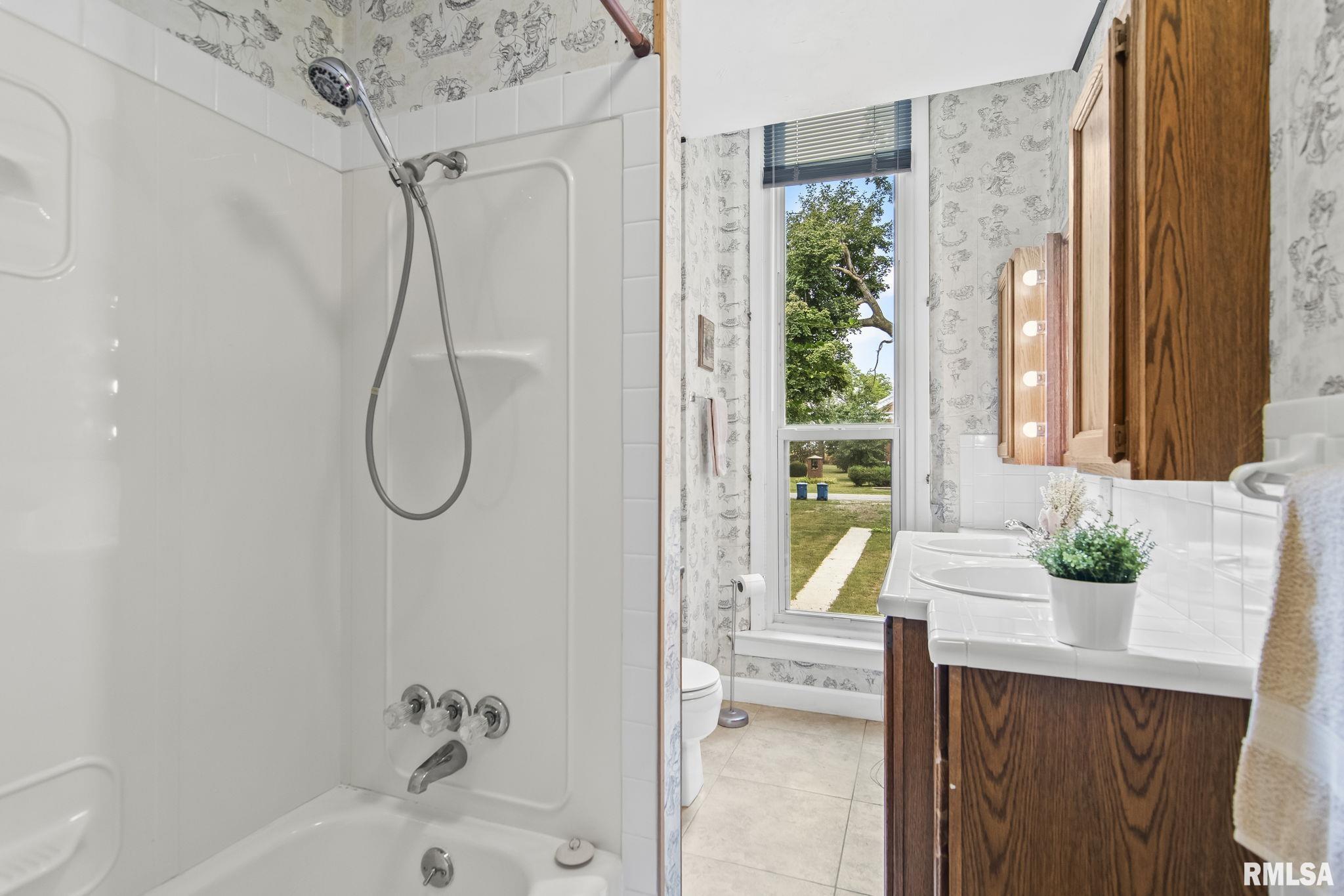 24539 Indian Point Avenue Athens, IL 62613 - Photo 32 of 62 Gallery Image 32