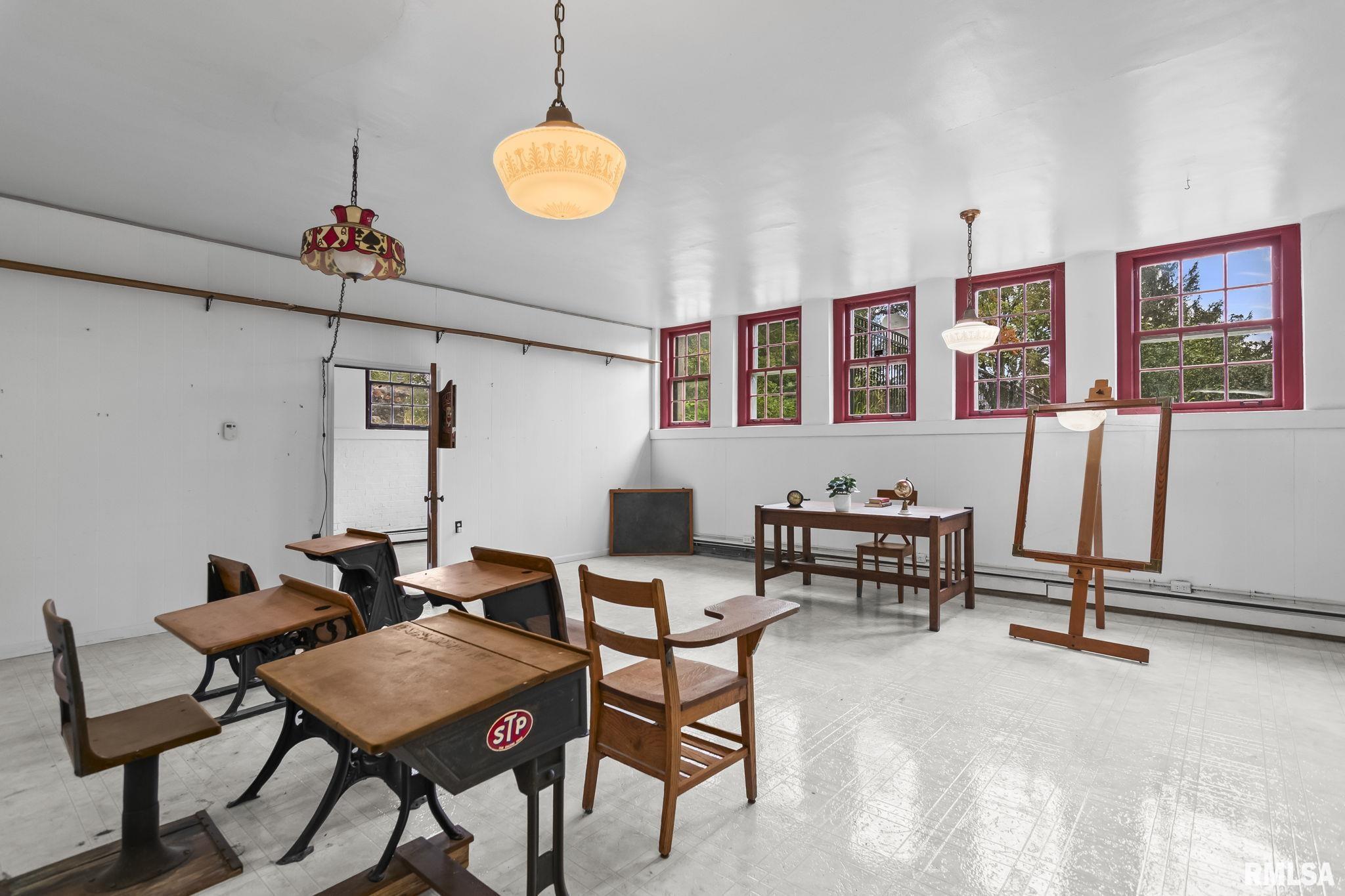 24539 Indian Point Avenue Athens, IL 62613 - Photo 33 of 62 Gallery Image 33
