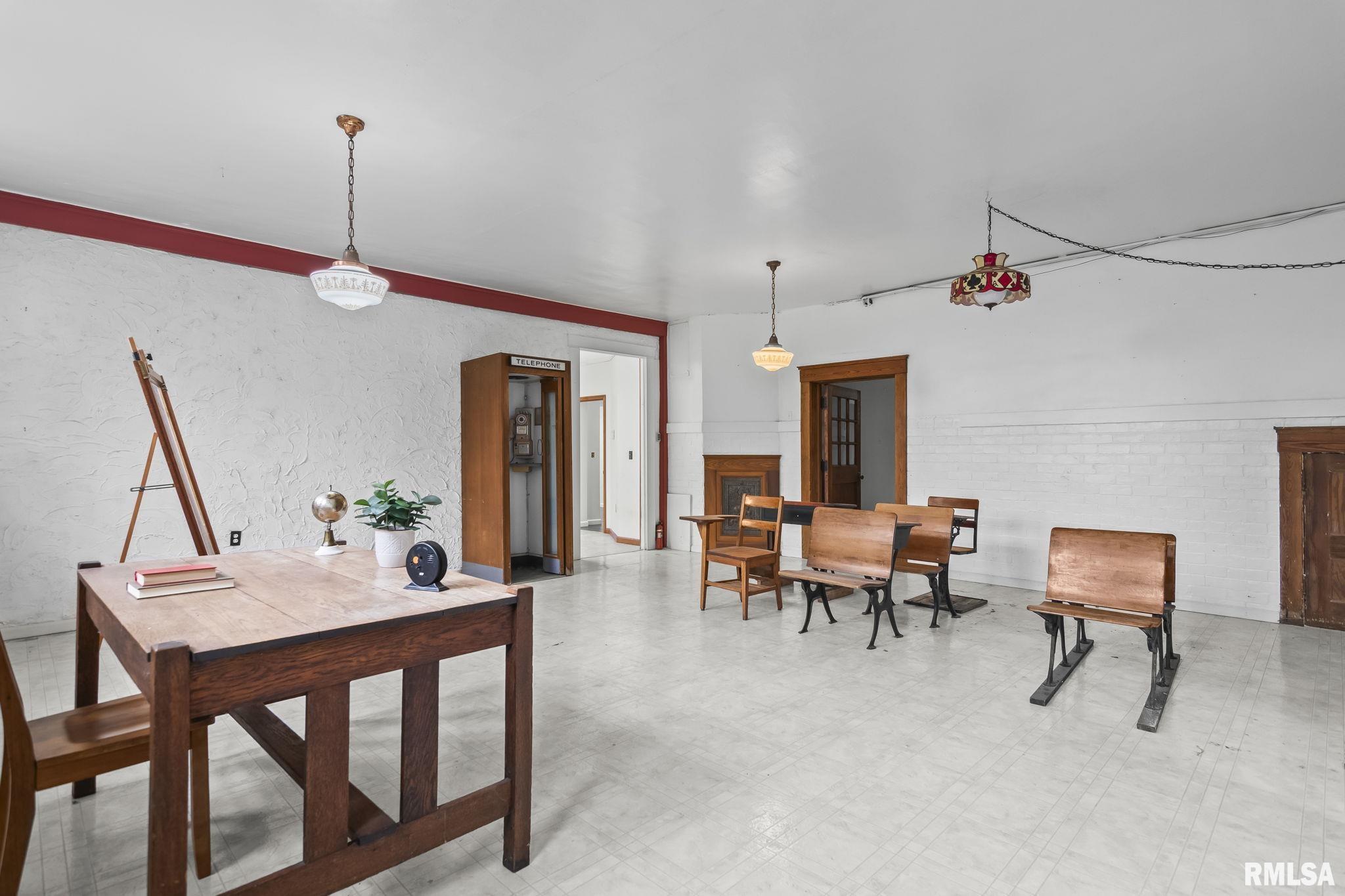24539 Indian Point Avenue Athens, IL 62613 - Photo 35 of 62 Gallery Image 35
