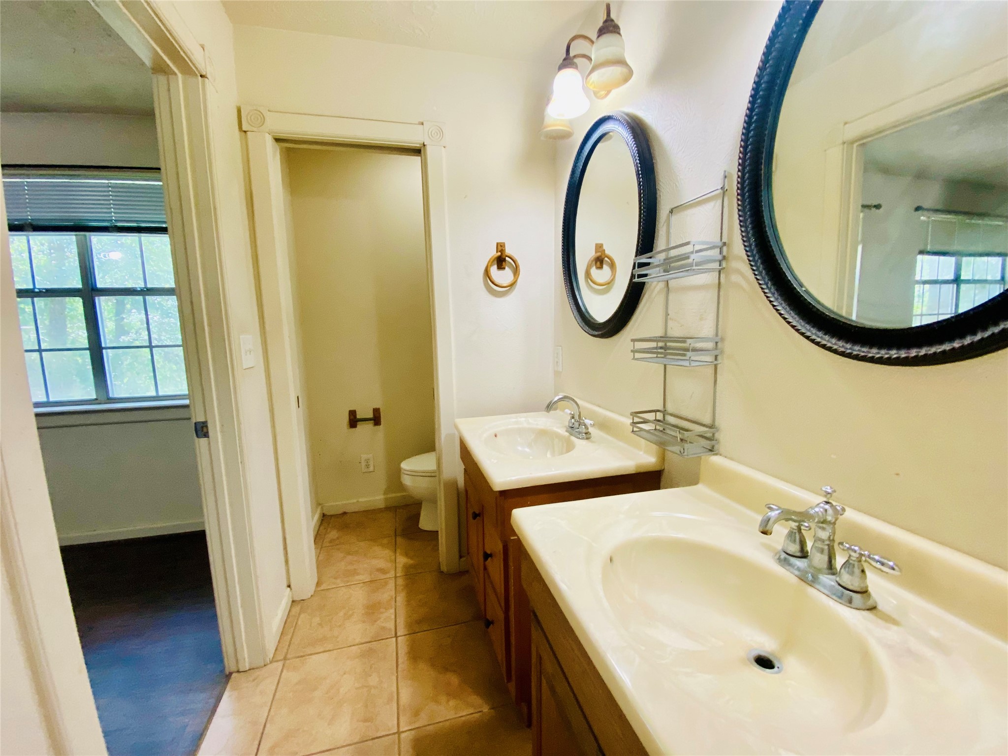 2500 Southline Road Conroe, TX 77384 - Photo 17 of 31 Primary bathroom with separate toilet closet