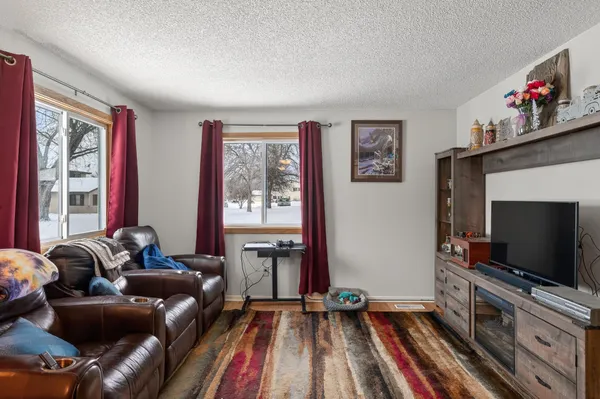 $149,900 | 6530 83rd Court North, Brooklyn Park, MN 55445