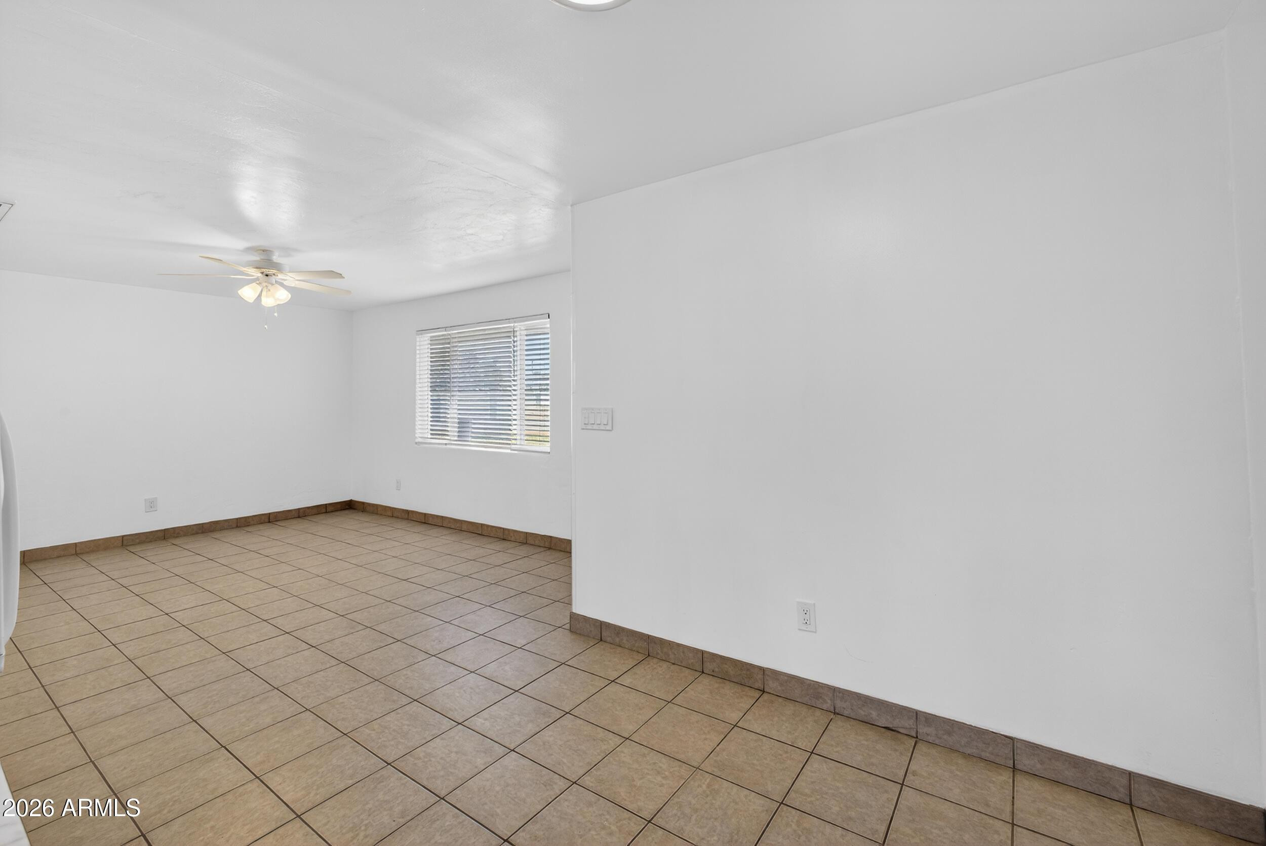 446 South Bellview Mesa, AZ 85204 - Photo 9 of 19 a view of an empty room and window