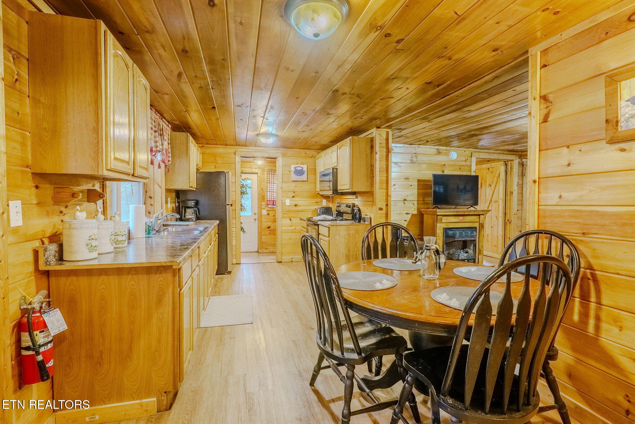 1321 Wears Valley Road Townsend, TN 37882 - Photo 6 of 24 23-web-or-mls-_DSC3644-HDR