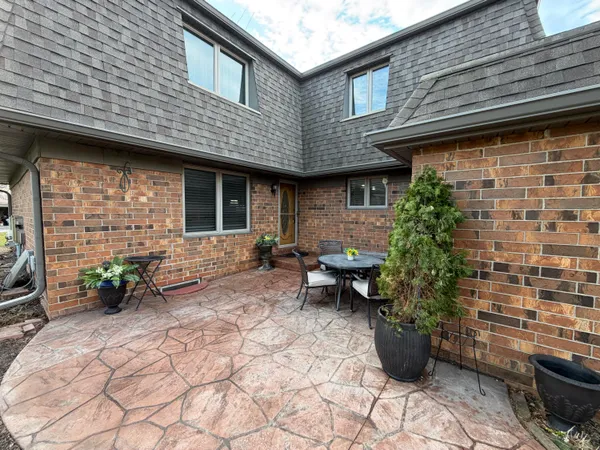$319,900 | 8179 Forest Hills Circle, Franklin, WI 53132