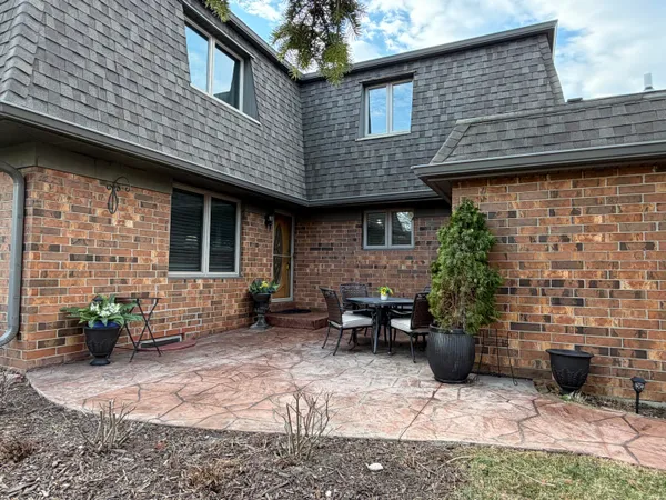 $319,900 | 8179 Forest Hills Circle, Franklin, WI 53132