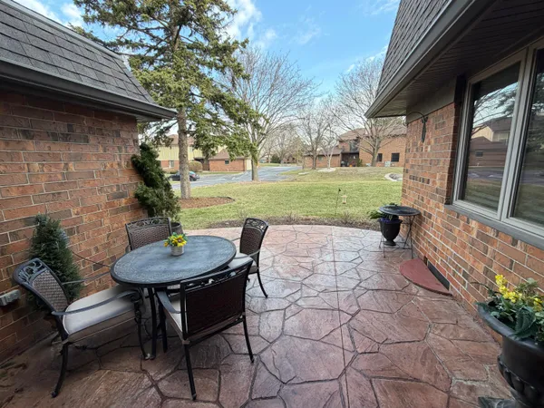$319,900 | 8179 Forest Hills Circle, Franklin, WI 53132