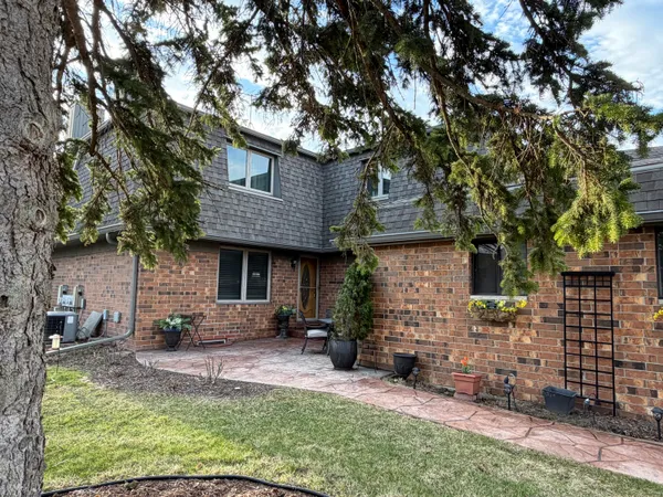 $319,900 | 8179 Forest Hills Circle, Franklin, WI 53132