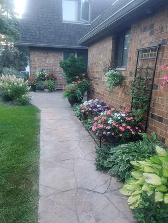 $319,900 | 8179 Forest Hills Circle, Franklin, WI 53132