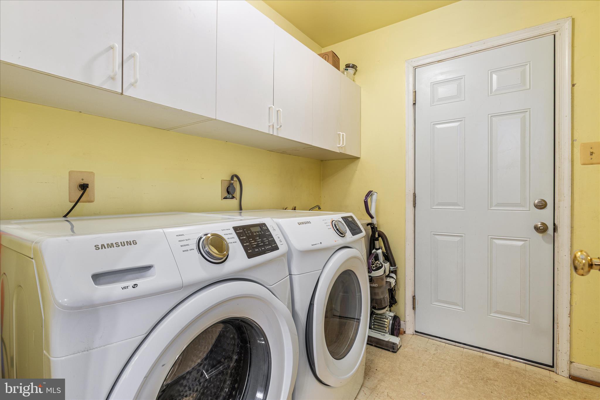 43301 Spinks Ferry Road Leesburg, VA 20176 - Photo 55 of 102 a utility room with dryer and washer
