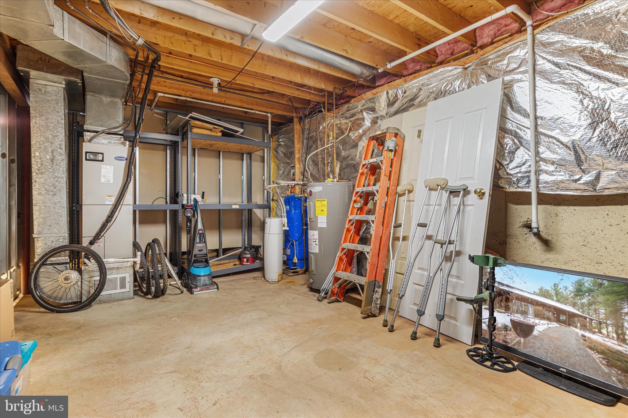 43301 Spinks Ferry Road Leesburg, VA 20176 - Photo 65 of 102 a view of an empty room with gym equipment