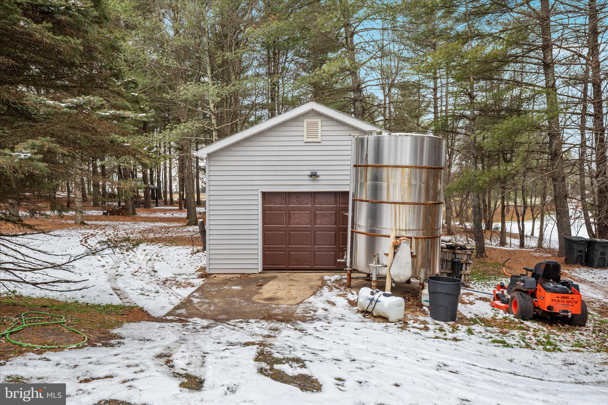 43301 Spinks Ferry Road Leesburg, VA 20176 - Photo 78 of 102 a view of a backyard of the house