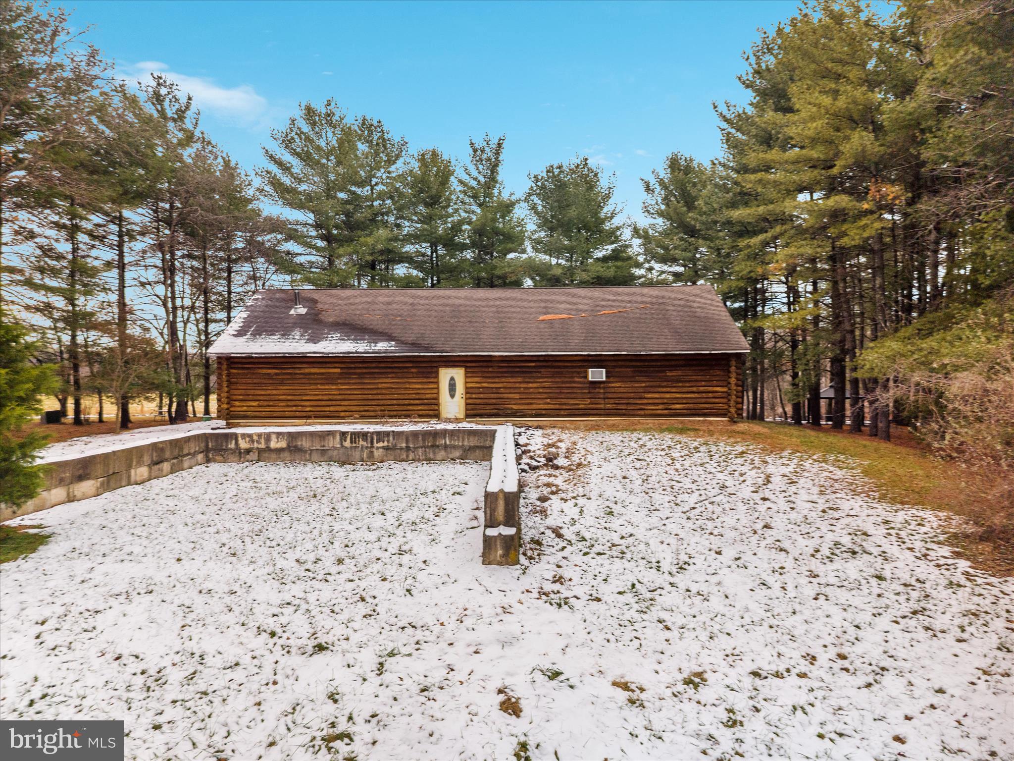 43301 Spinks Ferry Road Leesburg, VA 20176 - Photo 88 of 102 a view of a backyard of the house