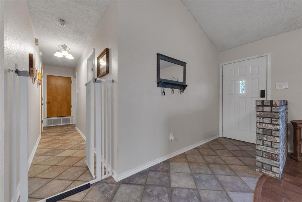 2321 County Road 2360 Decatur, TX 76234 - Photo 4 of 30