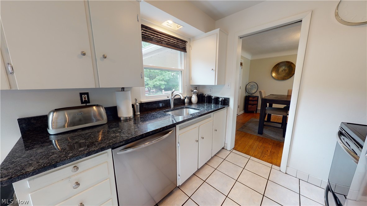 636 Quilliams Road Cleveland Heights, OH 44121 - Photo 12 of 27