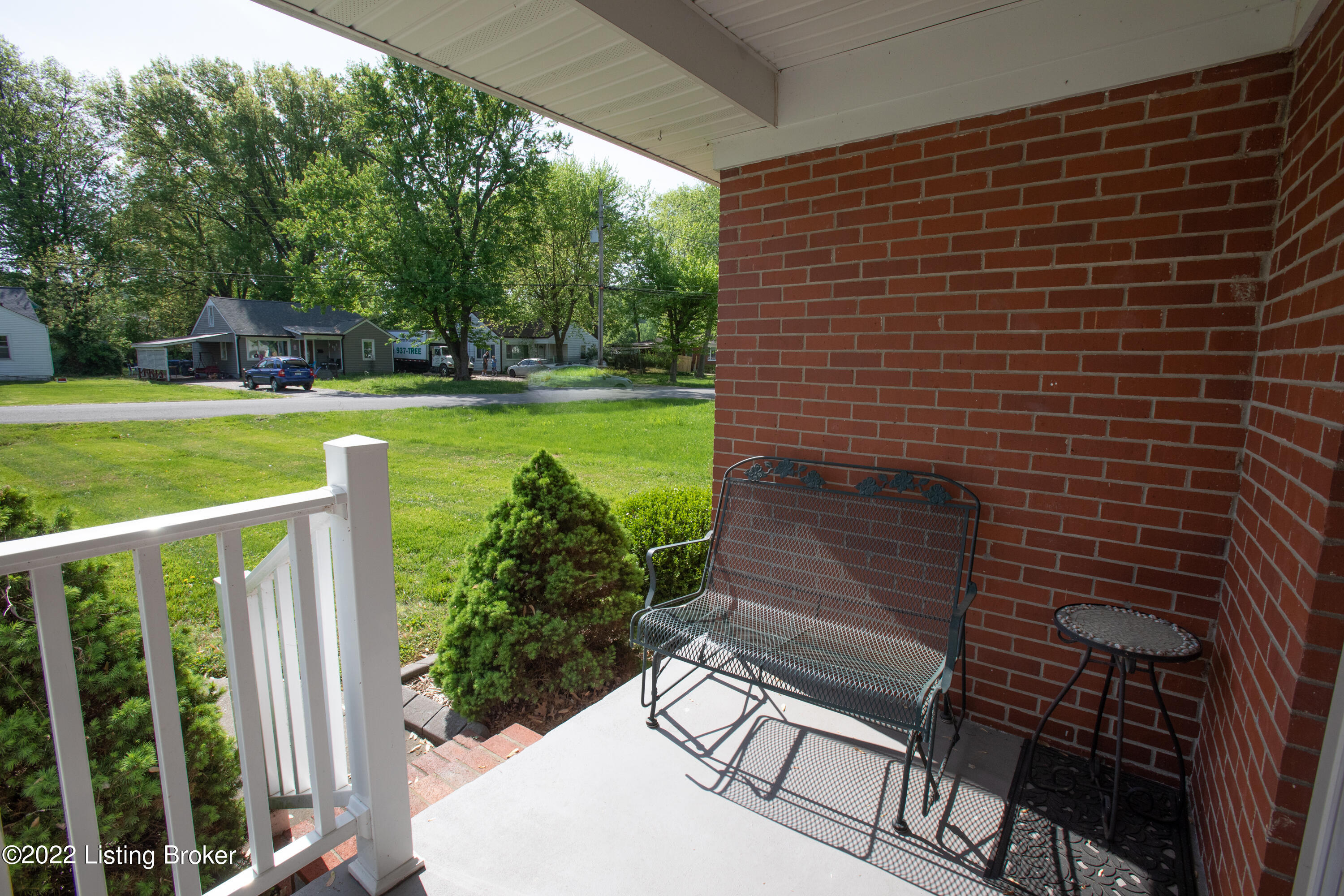 8114 Kerry Road Louisville, KY 40258 - Photo 2 of 25 KerryRd-179