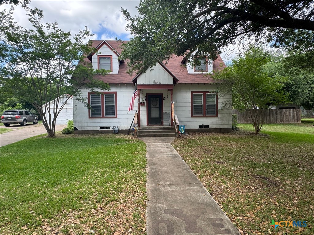 708 East 10th Street Cameron, TX 76520 - Photo 1 of 20