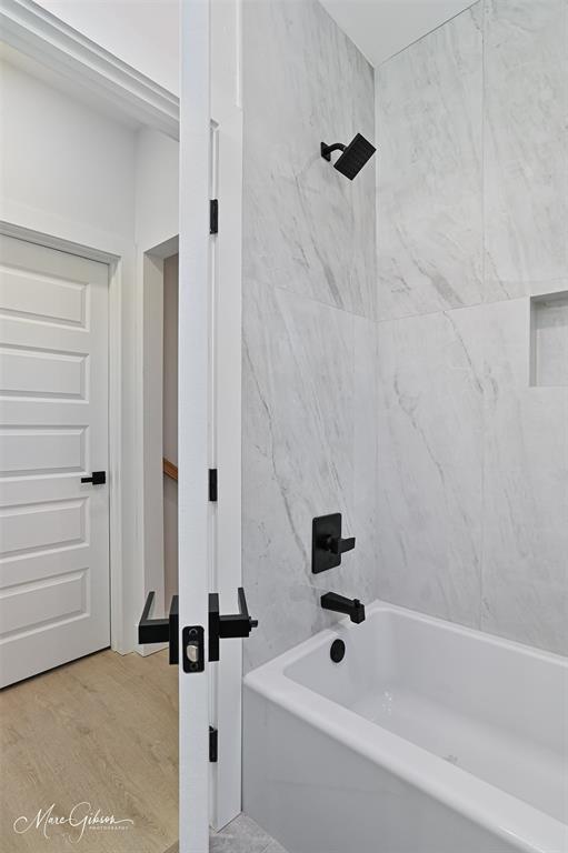 674 Rambin Road Stonewall, LA 71078 - Photo 21 of 26 a bathroom with a tub