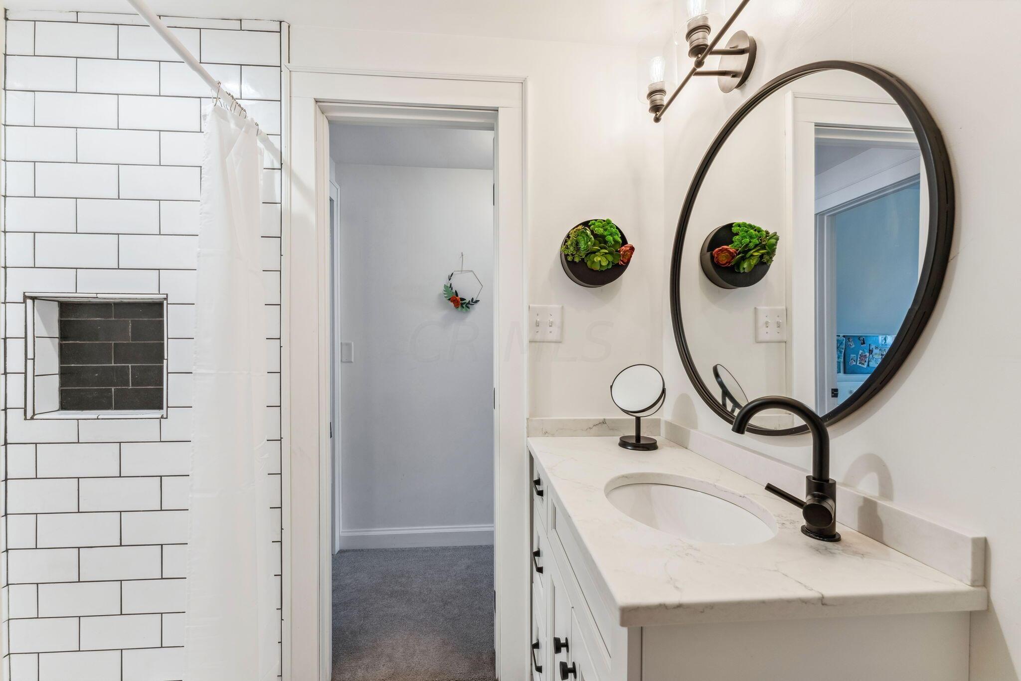 2465 Middlesex Road Upper Arlington, OH 43220 - Photo 74 of 109 Upstairs Bathroom