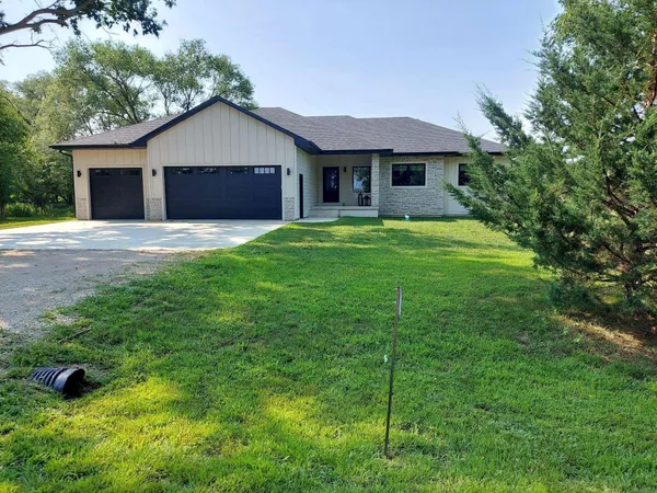 $629,000 | 1000 Deerfield Road, Vermillion, SD 57069