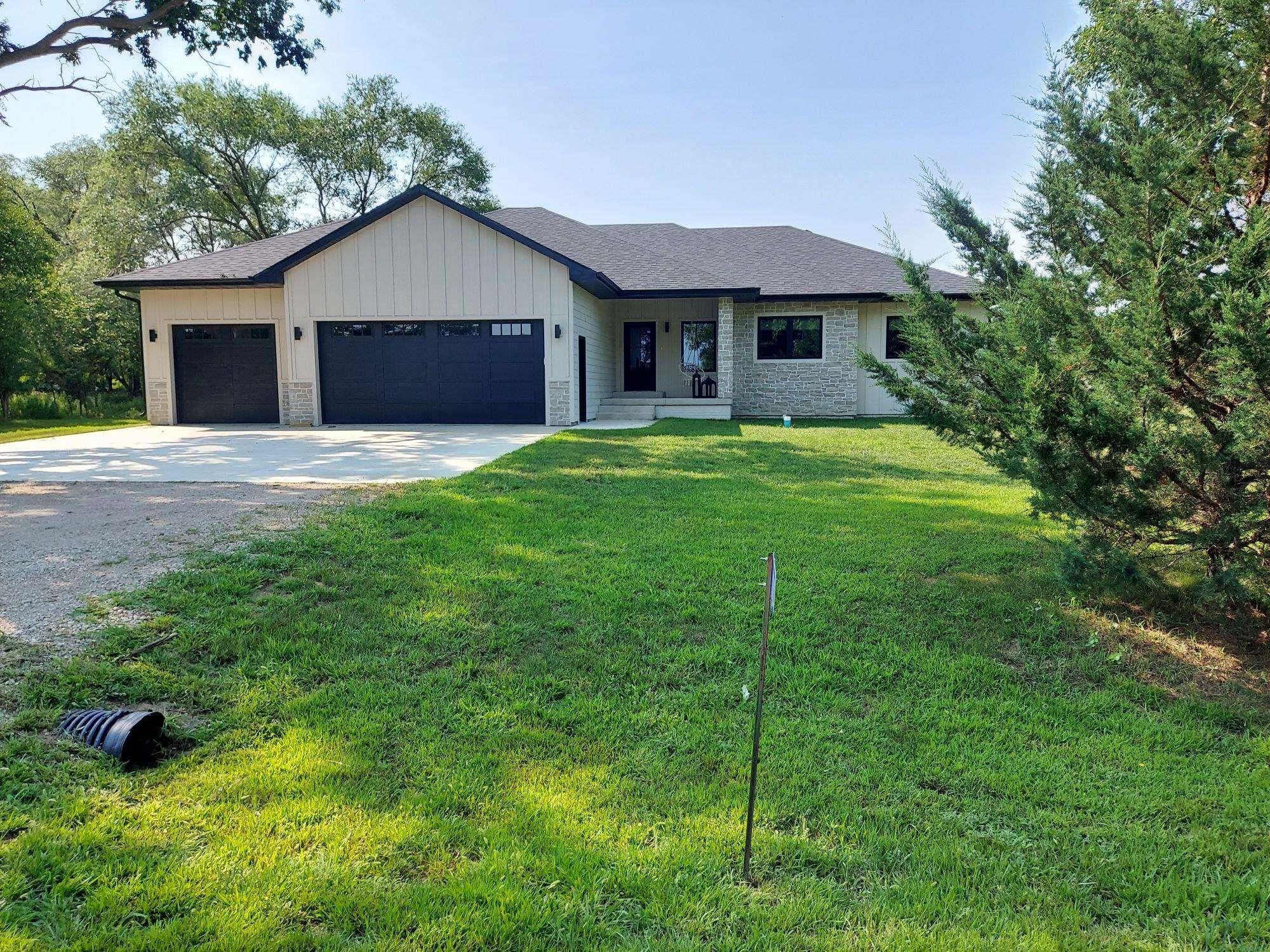 1000 Deerfield Road Vermillion, SD 57069 - Photo 1 of 17 Gallery Image 1