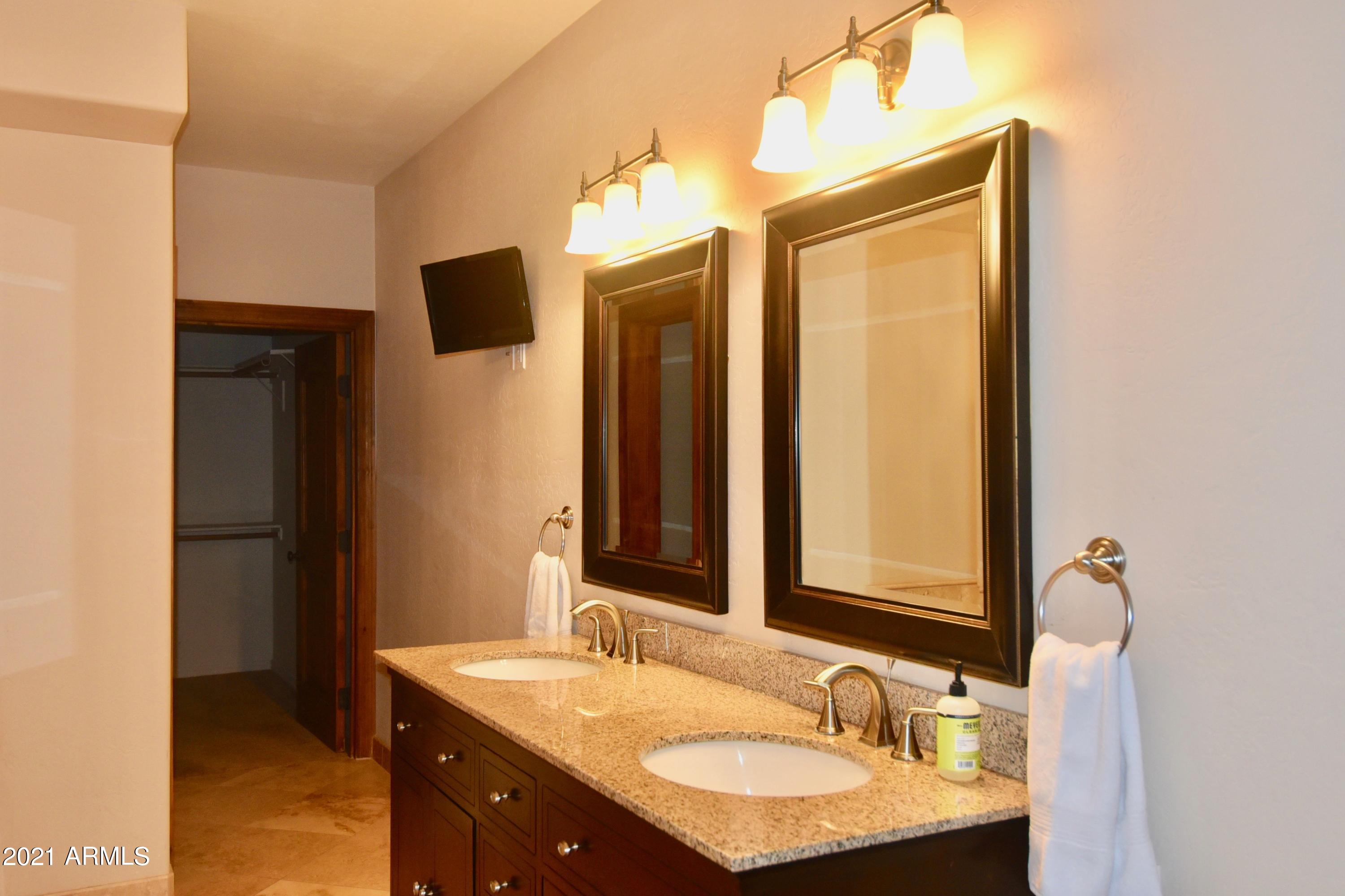 9726 North 3rd Drive Phoenix, AZ 85021 - Photo 18 of 35 Owners Bathroom