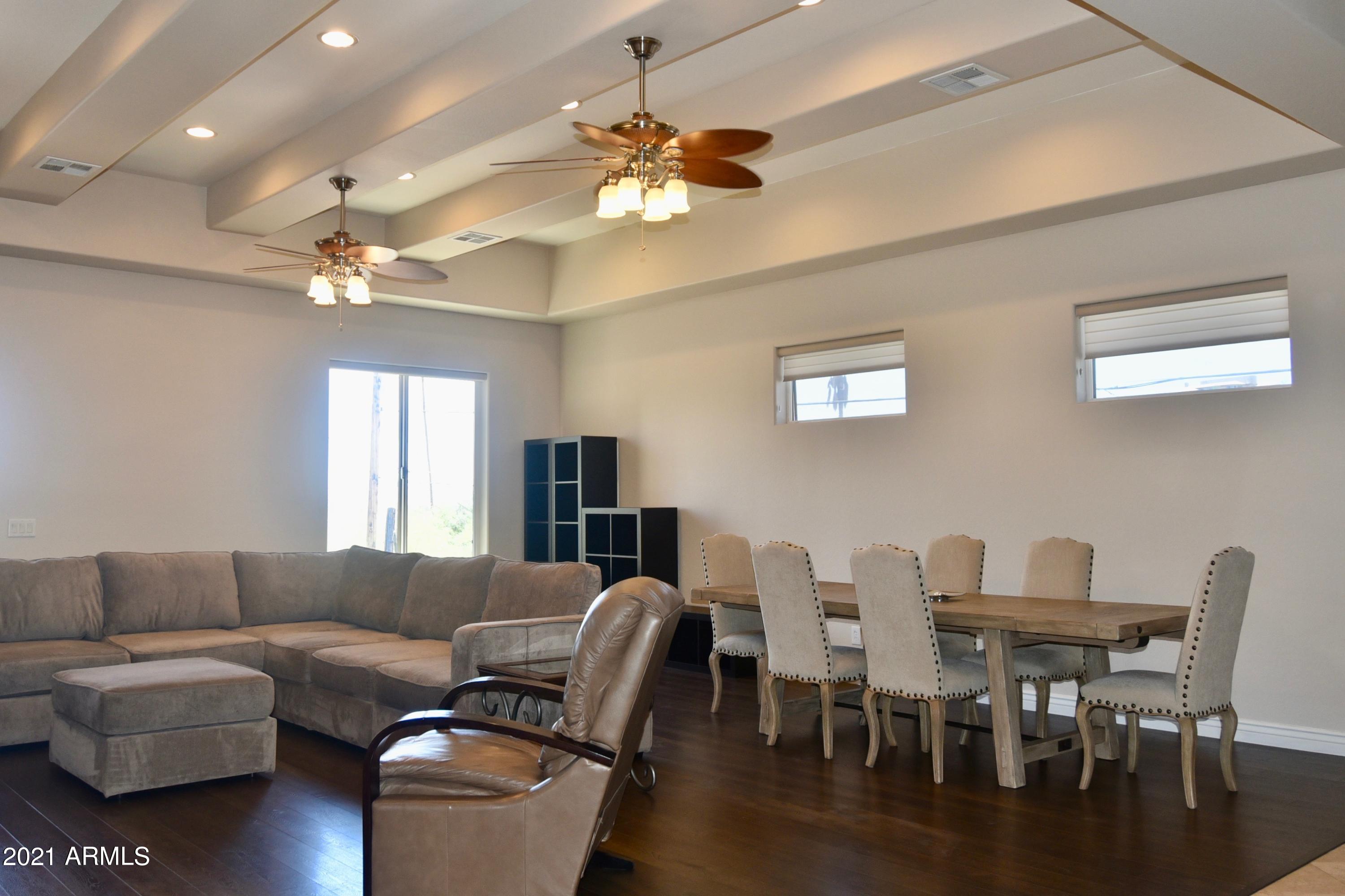 9726 North 3rd Drive Phoenix, AZ 85021 - Photo 6 of 35 Shows light and Bright