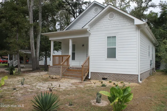 $179,900 | 301 East Goodman Street, Fair Bluff, NC 28439