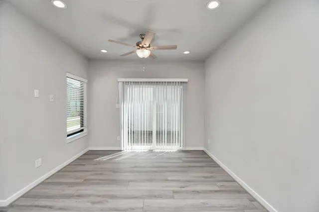 a view of a livingroom with washer and dryer