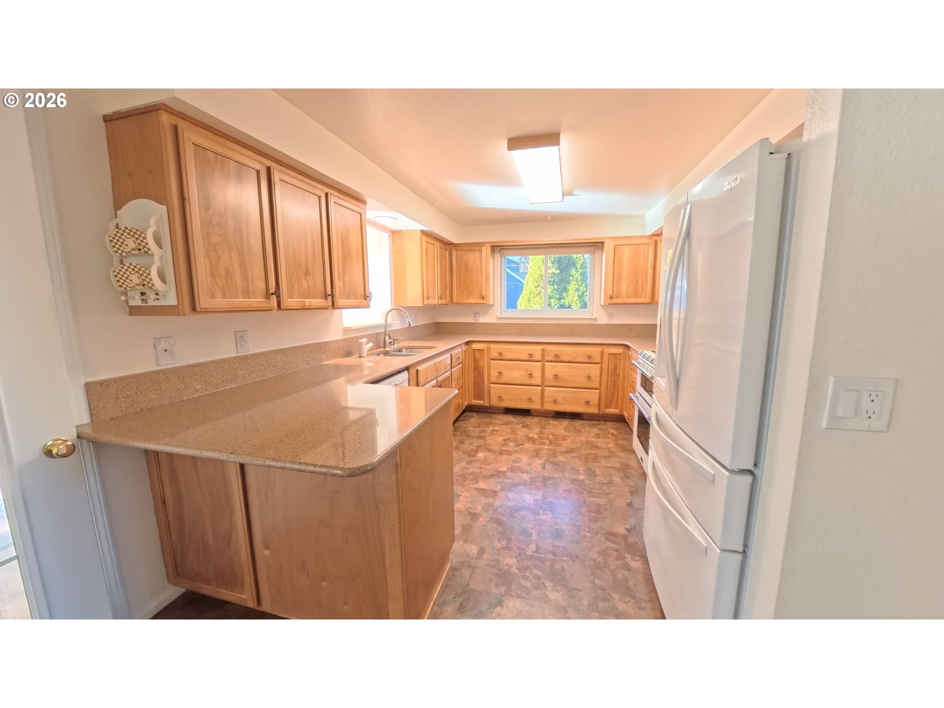 1732 Del Rio Road Roseburg, OR 97471 - Photo 11 of 39 a bathroom with a sink and a bathtub