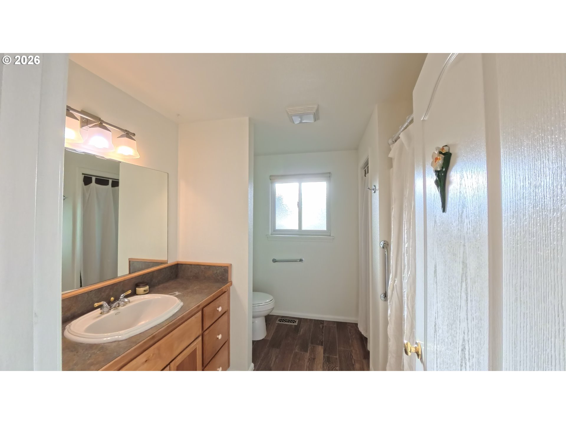 1732 Del Rio Road Roseburg, OR 97471 - Photo 19 of 39 a bathroom with a sink double vanity and a mirror