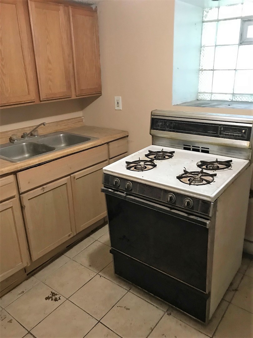 111 West 70th Street Chicago, IL 60621 - Photo 16 of 21