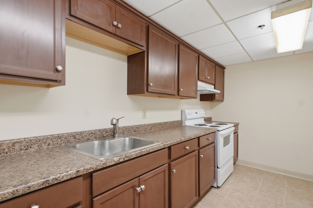 60 Rantoul Street, Unit 708N Beverly, MA 01915 - Photo 31 of 32